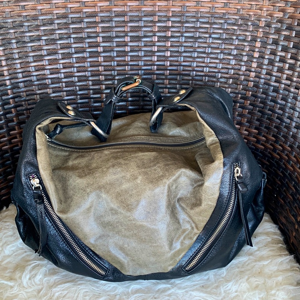 TANO: Gorgeous Shoulder Bag